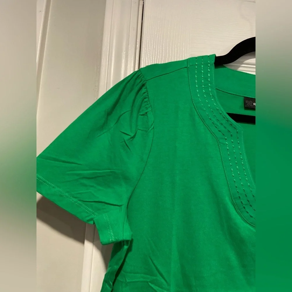NWT Rafaella Size M Kelly Green V Neck Short Sleeve Tee Shirt Embroidered Trim - Picture 3 of 11